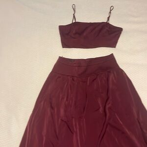 2 piece set sz 12 crop top ( more like a 10) sz10-(more like 12) skirt with slit